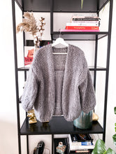 Load image into Gallery viewer, CAR0007_03_Cardigans_Jenthe_Short_Grey_TheFashionKiosk
